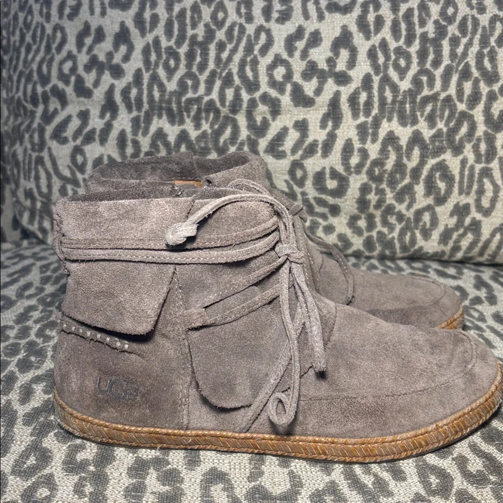 NWOB UGG Reid moccasin bootie in slate brown suede casual boho lace zip bootie 7